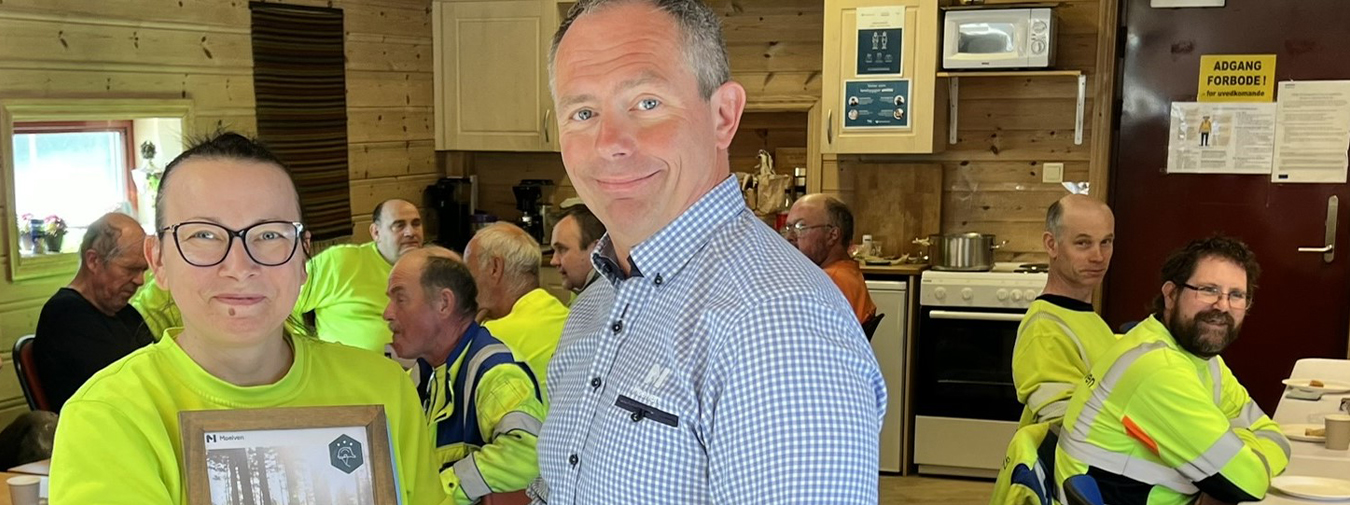 Krystyna får prisen.