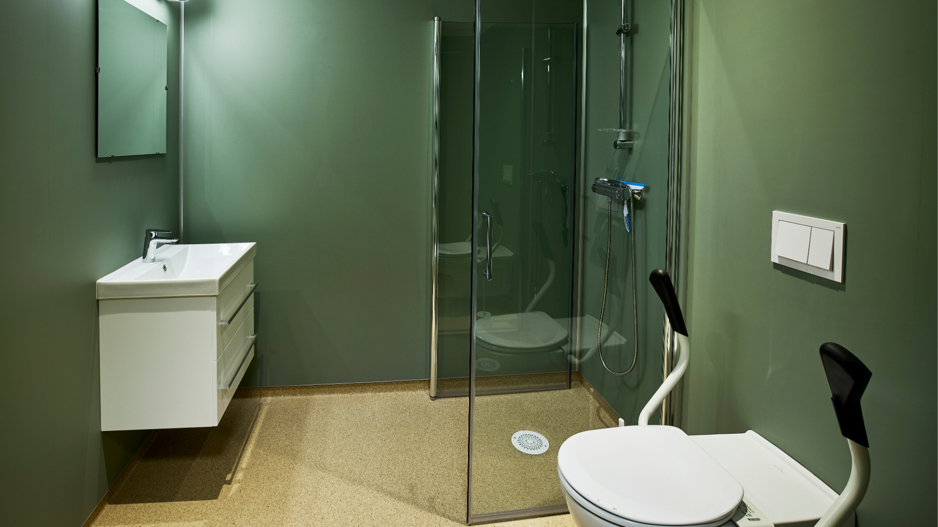 Baderom med universell utforming i en byggmodul.